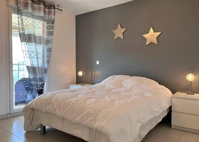 Charmant T2 Climatise Avec Grande Terrasse, Piscine Et Parking Privatif, Proche Plage Et Commerces. - Fr-1-251-441