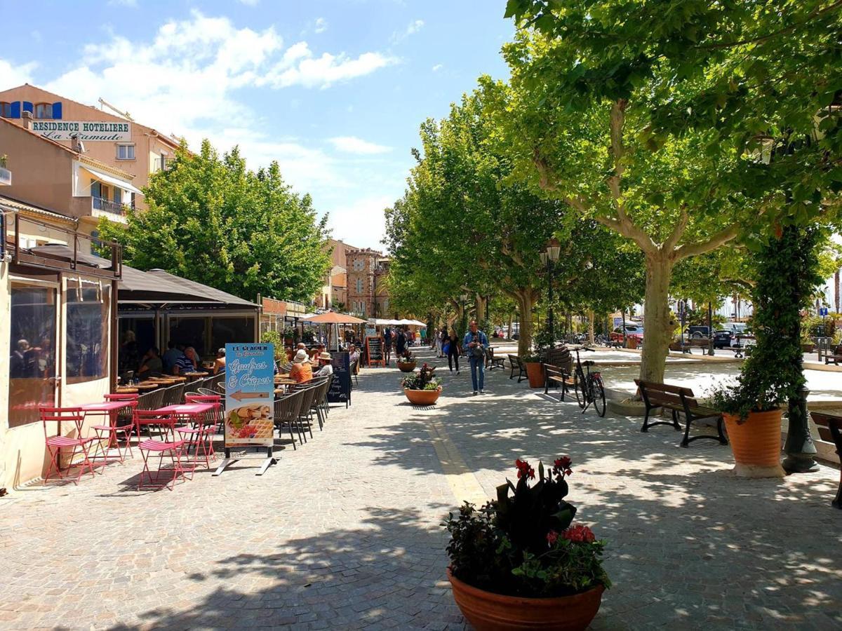 T2 Climatise Avec Grande Terrasse, Piscine Et Parking Privatif, Proche Et Commerces. - Fr-1-251-441 Le Lavandou