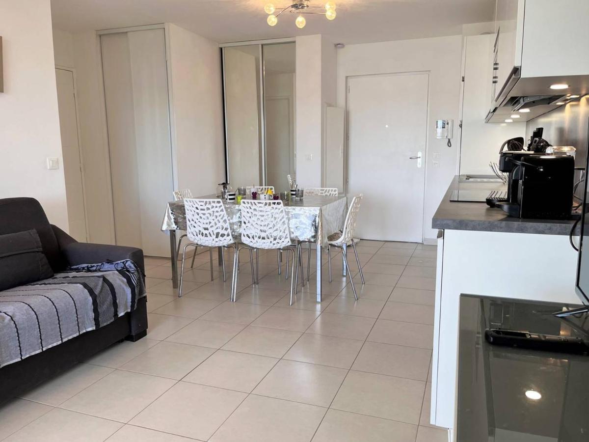 T2 Climatise Avec Grande Terrasse, Piscine Et Parking Privatif, Proche Et Commerces. - Fr-1-251-441 *