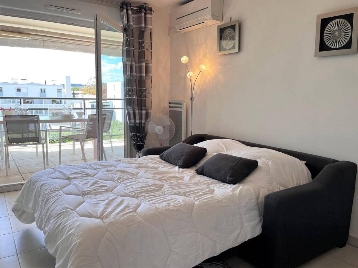 T2 Climatise Avec Grande Terrasse, Piscine Et Parking Privatif, Proche Et Commerces. - Fr-1-251-441 Le Lavandou