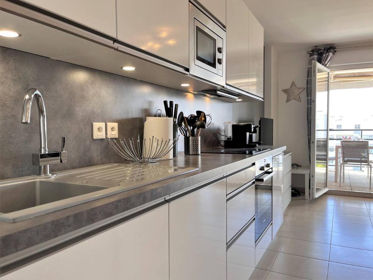 Apartment T2 Climatise Avec Grande Terrasse, Piscine Et Parking Privatif, Proche Et Commerces. - Fr-1-251-441